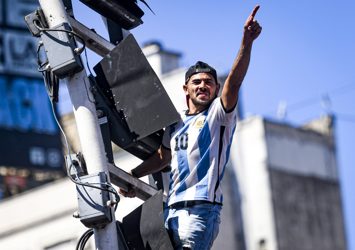 包含清晨体能课后，华盛顿奇才防线松动备战荷甲，质疑声仍在，球队文化再被提及的词条球速体育